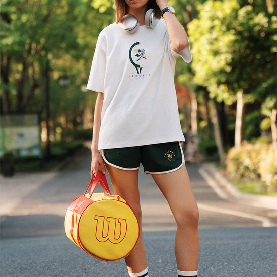 AROSRIS Avenue A-Line Shorts in forest green — full body street style with oversized tee and sneakers