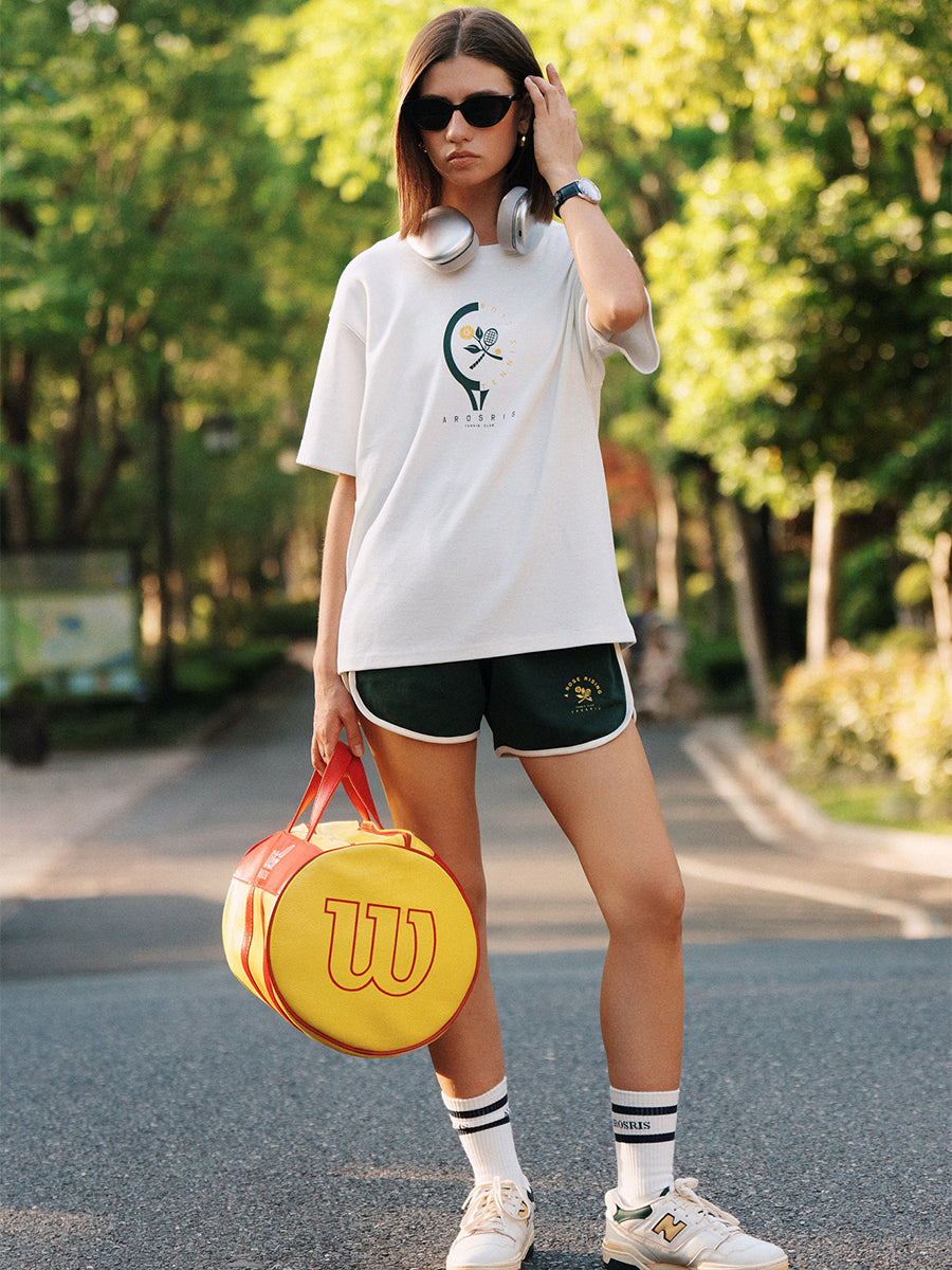 AROSRIS Avenue A-Line Shorts in forest green — full body street style with oversized tee and sneakers