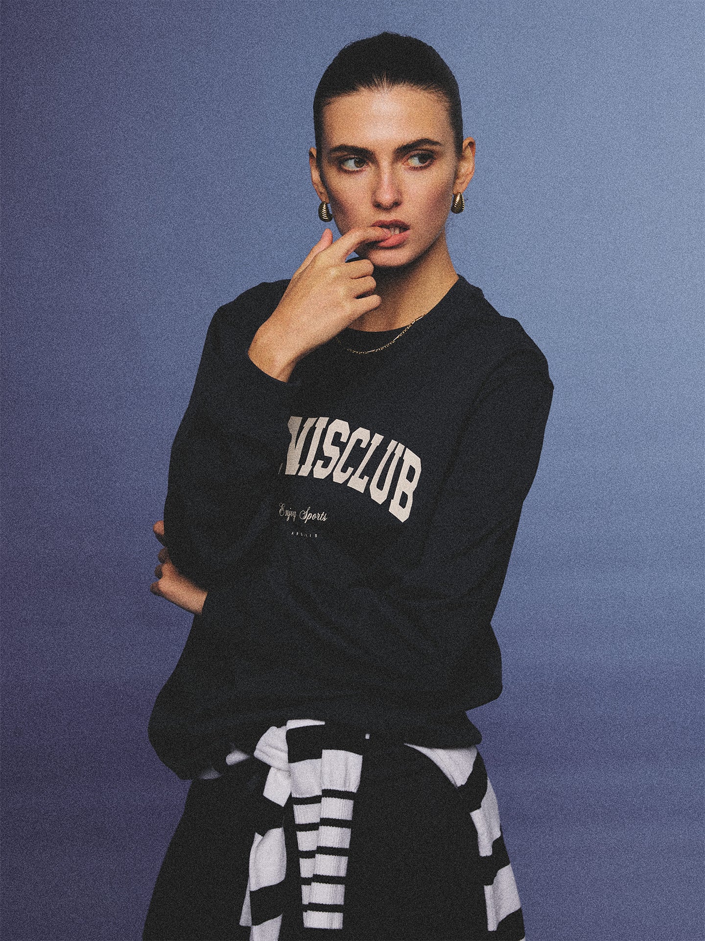 Arosris navy campus long sleeve t-shirt crafted from premium Pima cotton, featuring a vintage 'TENNISCLUB' graphic, elegantly styled with layered activewear for an effortless 90s sporty-chic aesthetic.