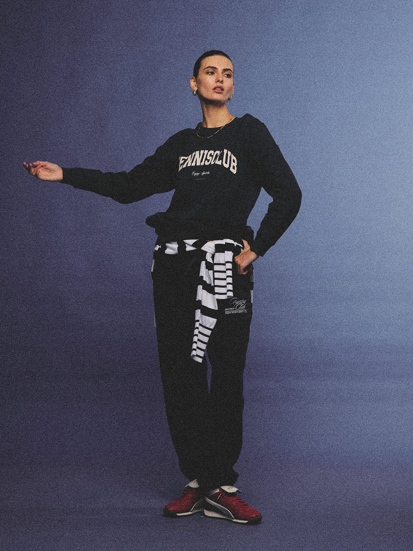 Arosris navy campus long sleeve t-shirt crafted from premium Pima cotton, featuring a vintage 'TENNISCLUB' graphic, elegantly styled with layered activewear for an effortless 90s sporty-chic aesthetic.