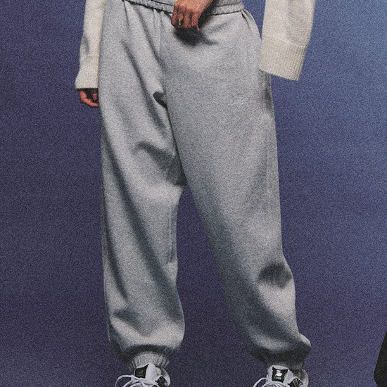 Arosris heather grey classic 100% cotton jogger sweatpants, styled with retro sneakers and layered activewear for an effortless 90s sporty-chic off-duty aesthetic.