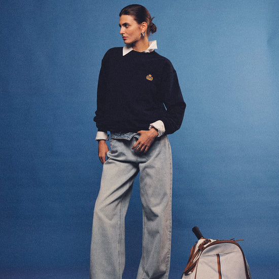 Arosris navy offshore crest crewneck sweatshirt with gold embroidery, styled with vintage accessories for an effortless 90s sporty-rich country club aesthetic.