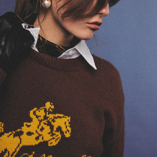 Arosris country saddle brown equestrian club cashmere sweater featuring a distinctive yellow vintage horse jacquard graphic on a premium knit texture, styled for an effortless 90s old money country estate aesthetic.