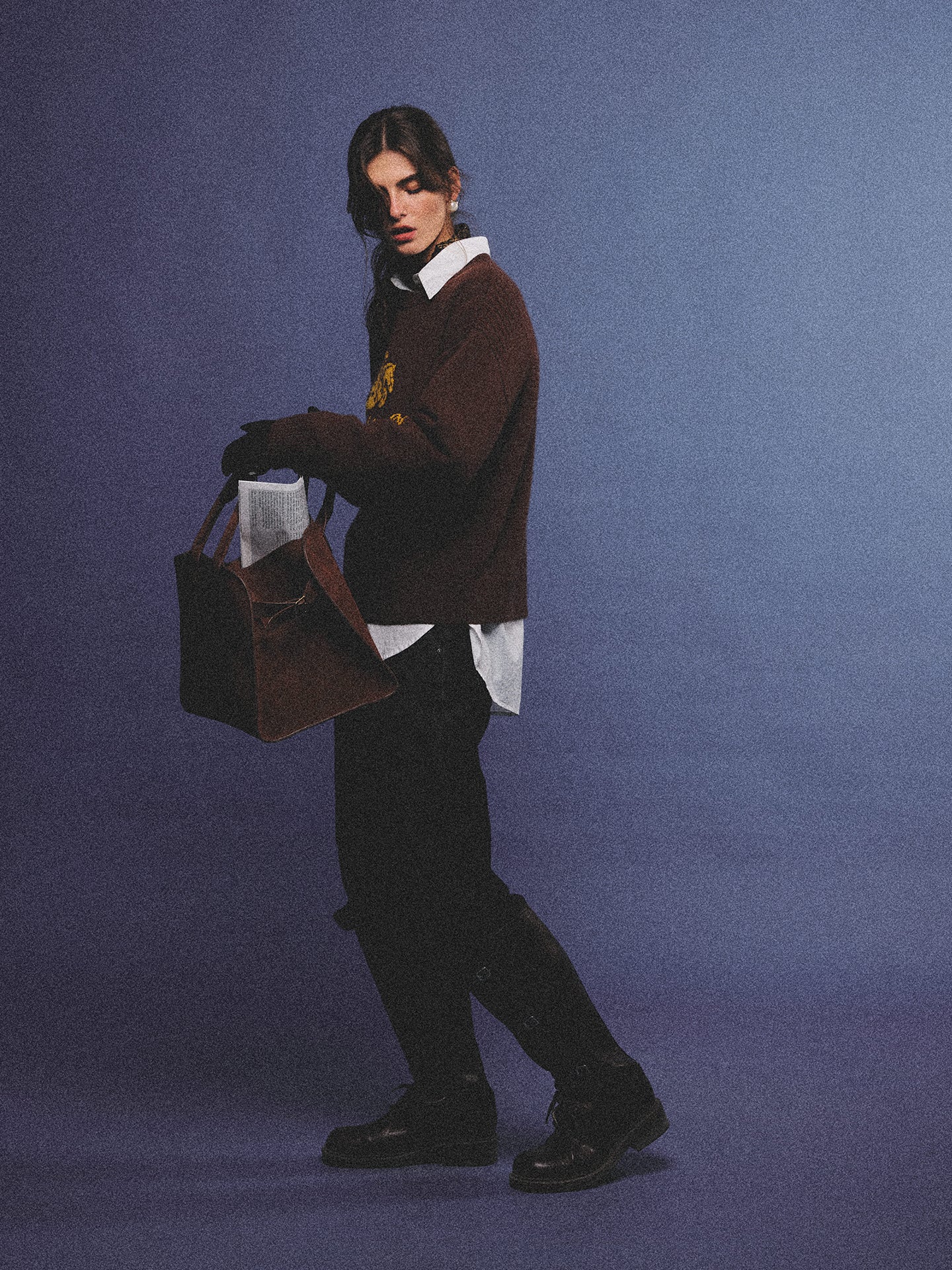 Arosris country saddle brown equestrian club cashmere sweater featuring a distinctive yellow vintage horse jacquard graphic on a premium knit texture, styled for an effortless 90s old money country estate aesthetic.