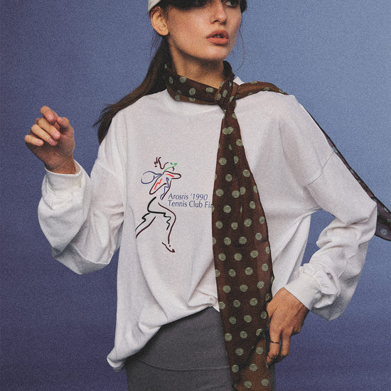 Arosris charcoal grey relaxed fit cotton t-shirt featuring a vintage 'ARR RIDING' equestrian horse graphic, styled on a model with wide-leg denim and a suede tote bag for an effortless 90s country club off-duty aesthetic.