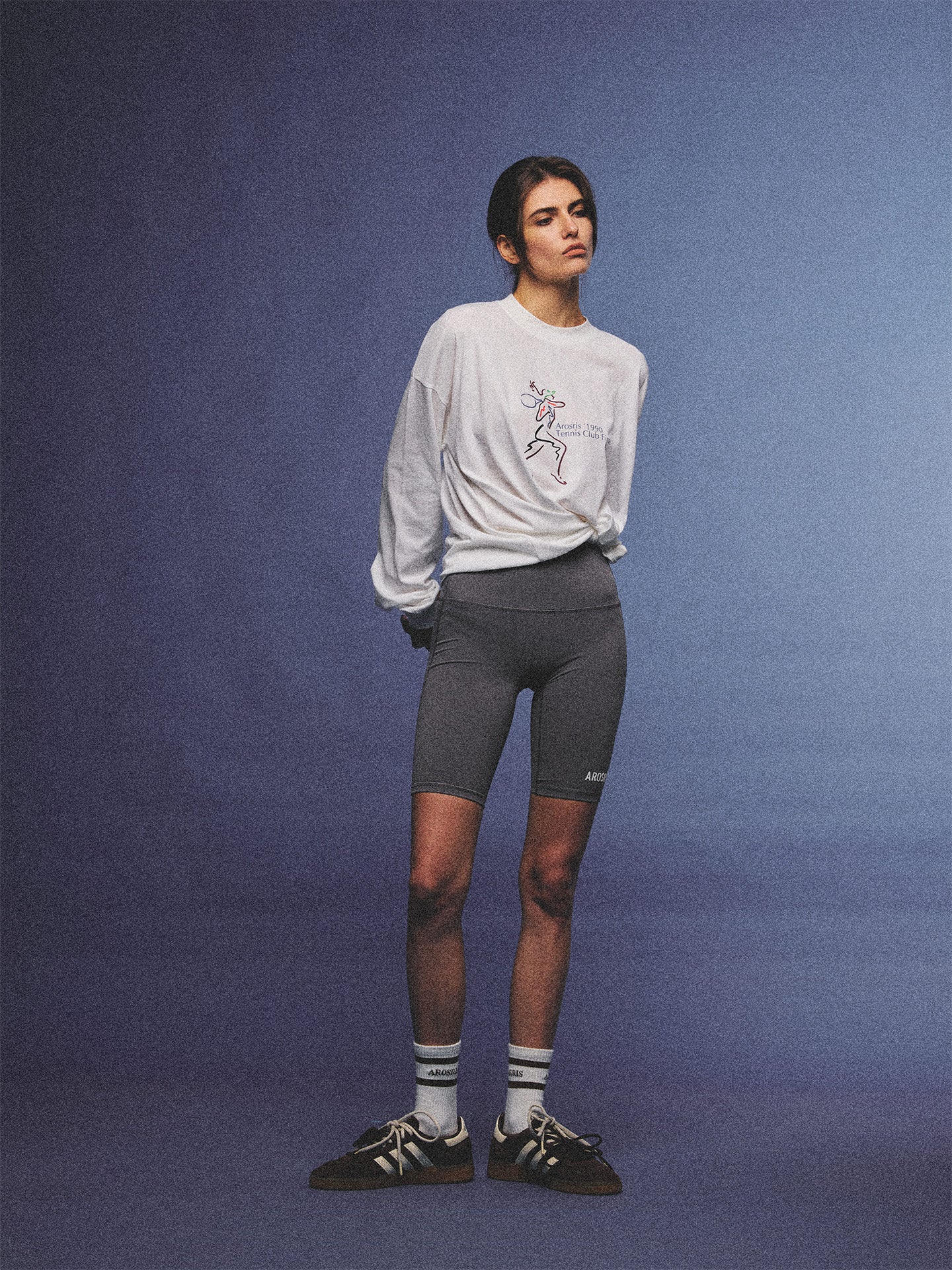 Arosris charcoal grey relaxed fit cotton t-shirt featuring a vintage 'ARR RIDING' equestrian horse graphic, styled on a model with wide-leg denim and a suede tote bag for an effortless 90s country club off-duty aesthetic.