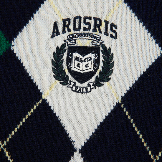 Part of The Ivy Archive. Master the 90s preppy aesthetic with our 100% sheep wool argyle polo sweater, featuring a classic collegiate pattern and crest embroidery.