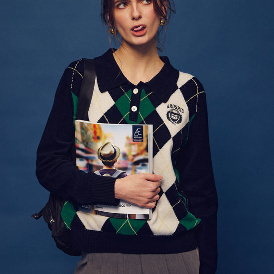 Part of The Ivy Archive. Master the 90s preppy aesthetic with our 100% sheep wool argyle polo sweater, featuring a classic collegiate pattern and crest embroidery.