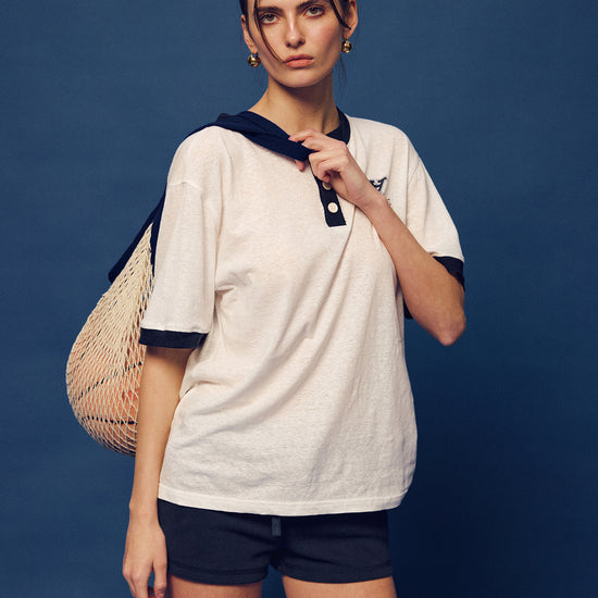 Embrace the 90s collegiate training aesthetic with the Ivy Archive Contrast Henley Tee. Featuring a classic 3-button placket, sporty ringer trims, and a comfortable relaxed fit for an effortless vintage look.