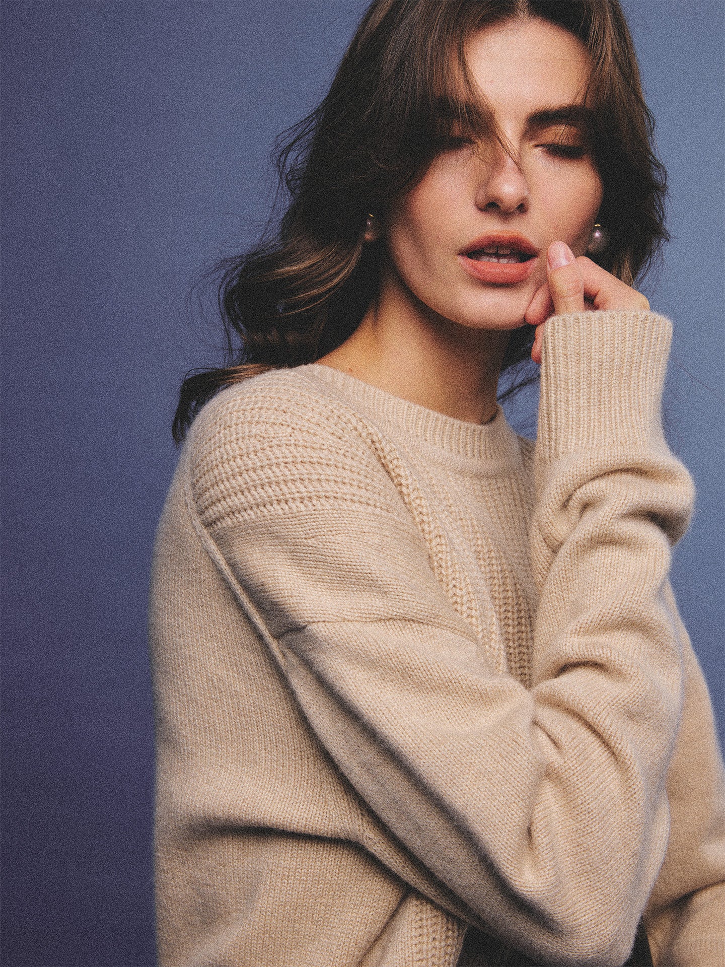 Arosris greige modern chic cashmere chunky knit sweater elegantly styled on a model over a crisp collared shirt, channeling an old money and quiet luxury aesthetic.