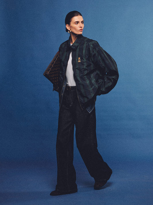 Arosris offshore high-rise wide-leg jeans in vintage indigo, styled with a classic jacket and accessories for an effortless 90s retro look.