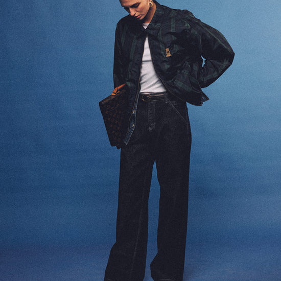 Arosris offshore high-rise wide-leg jeans in vintage indigo, styled with a classic jacket and accessories for an effortless 90s retro look.