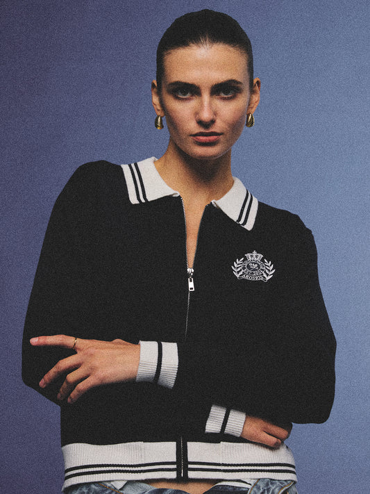 Arosris royal sapphire blue retro zip-up polo knit featuring a contrast tipped collar and vintage tennis club crest, elegantly styled for an effortless 90s old money tenniscore aesthetic.