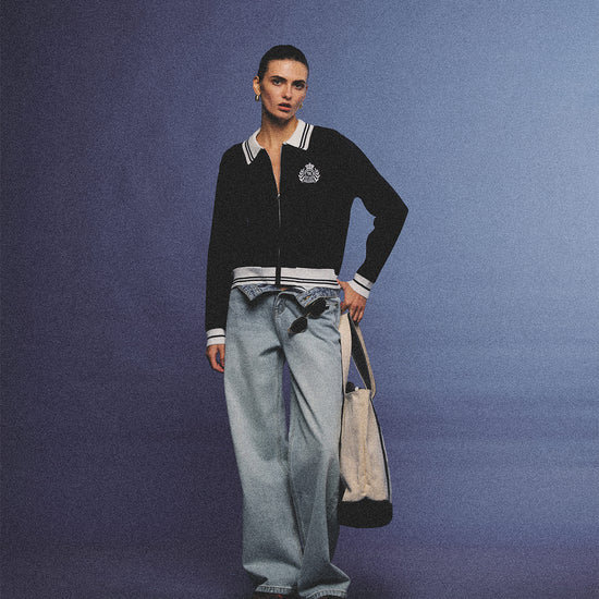 Arosris royal sapphire blue retro zip-up polo knit featuring a contrast tipped collar and vintage tennis club crest, elegantly styled for an effortless 90s old money tenniscore aesthetic.